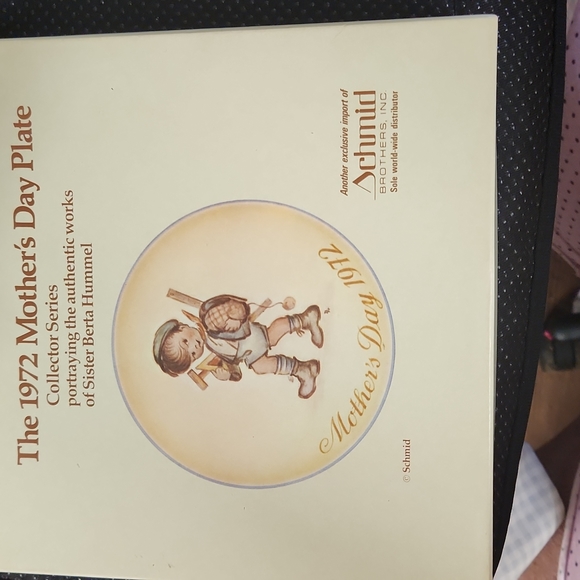 The Hummel 1972 Mother's Day Plate - Picture 1 of 4